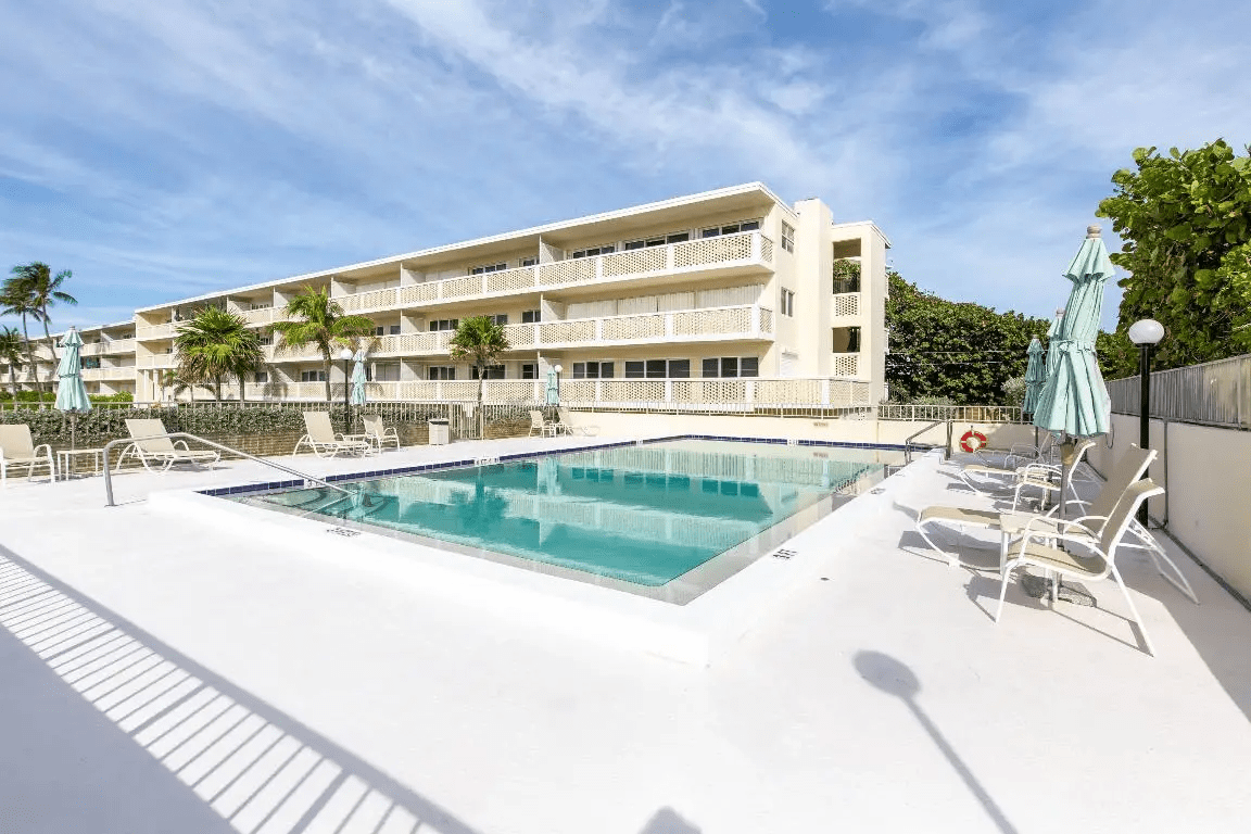 2565 S Ocean Blvd exterior view