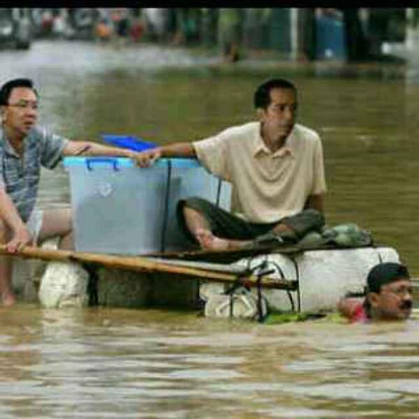 Gratis Download Gambar Kocak Video Warga Tetap Dangdutan Di Tengah Genangan Banjir Terupdate oleh Lampunghits.com