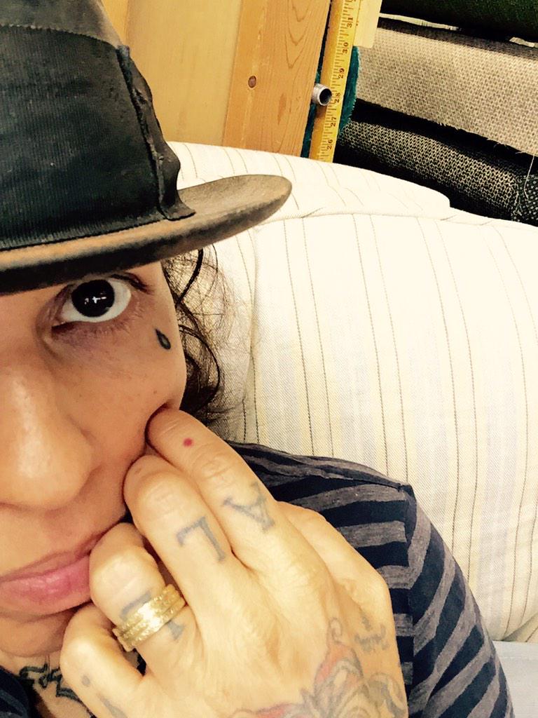 Linda Perry On Twitter: "My Best Friend Aubin Left Me In This Fabric Store Alone. It's Weird But Oddly Comfortable. Http://T.co/W3Dgmmsfvk" / Twitter 1024_x_768_jpg