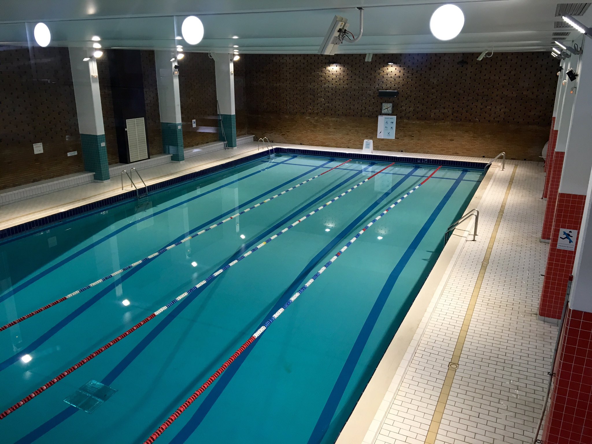 Photos At Piscine Catherine Lagatu Hopital Saint Louis Paris Ile De France