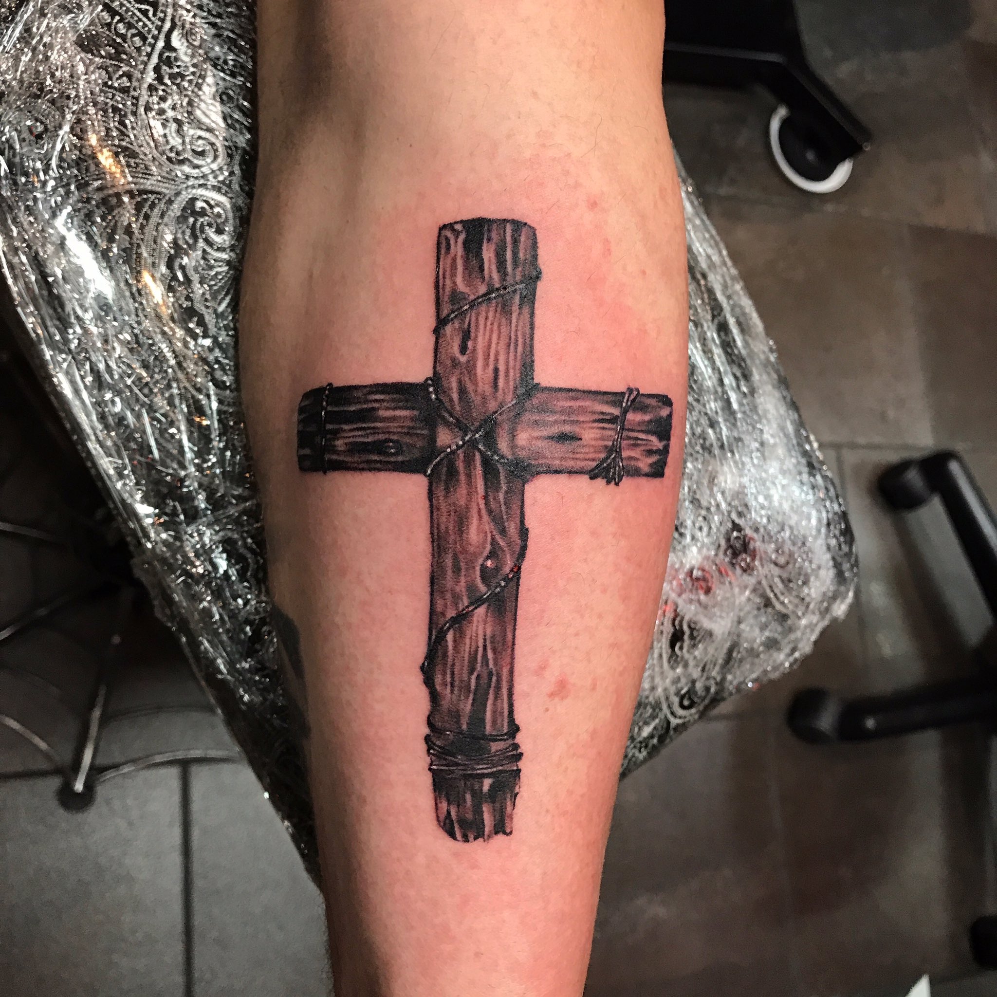 Count's Tattoo Co. On Twitter: "Check Out This Detailed Wooden Cross Tattoo By Professional Tattoo Artist Octavio Eli. #Countstattoo #Crosstattoo Https://T.co/7G6Tf9Fn4Q" / Twitter 2048_x_2048_jpg
