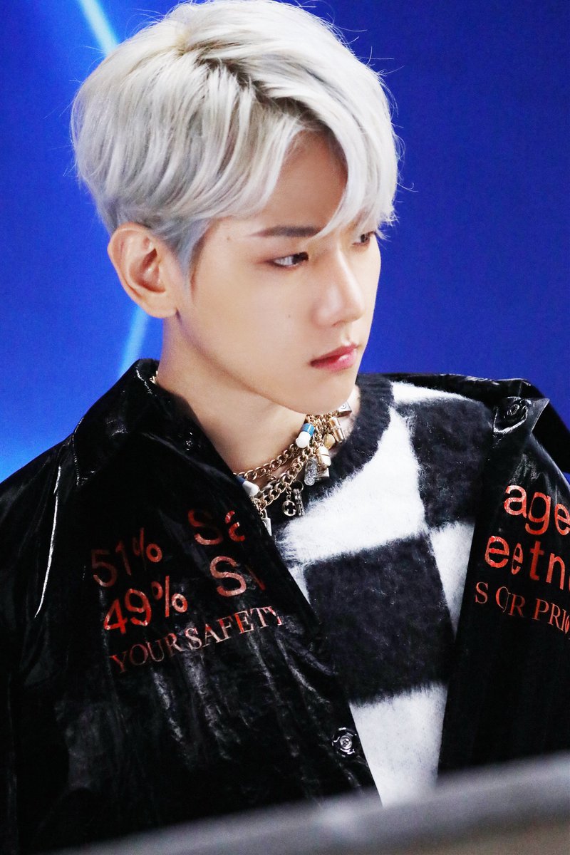 Unduh Gratis Gambar Exo S Baekhyun Spotted With Bleached Hair At Sm Entertainment Terupdate by Lampunghits.com