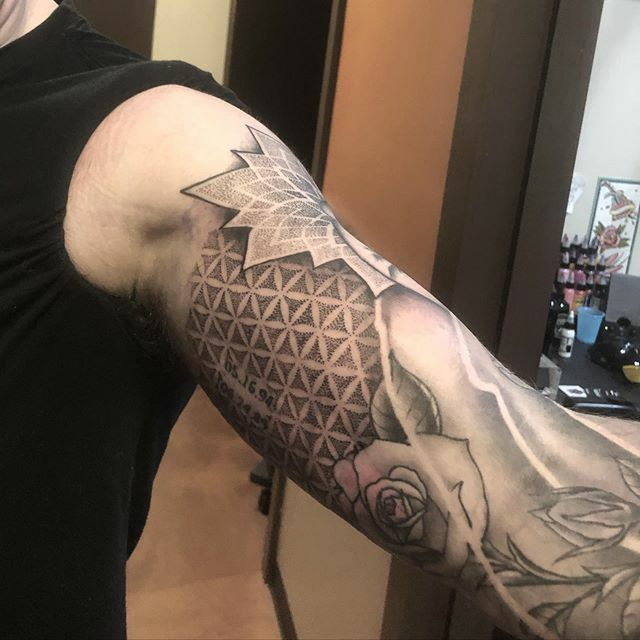 טוויטר \ Adam Teitelbaum בטוויטר: "Flower Of Life Inner Arm Filler For @Hackettsjackets ! Thanks Brooooo ! #Floweroflife #Floweroflifetattoo # Dotworktattoo #Vegantattoo #Vegantattooartist #Tattoodesign #Tattooaddict #Tattooartist #Spotswoodnj ... 640_x_640_jpg