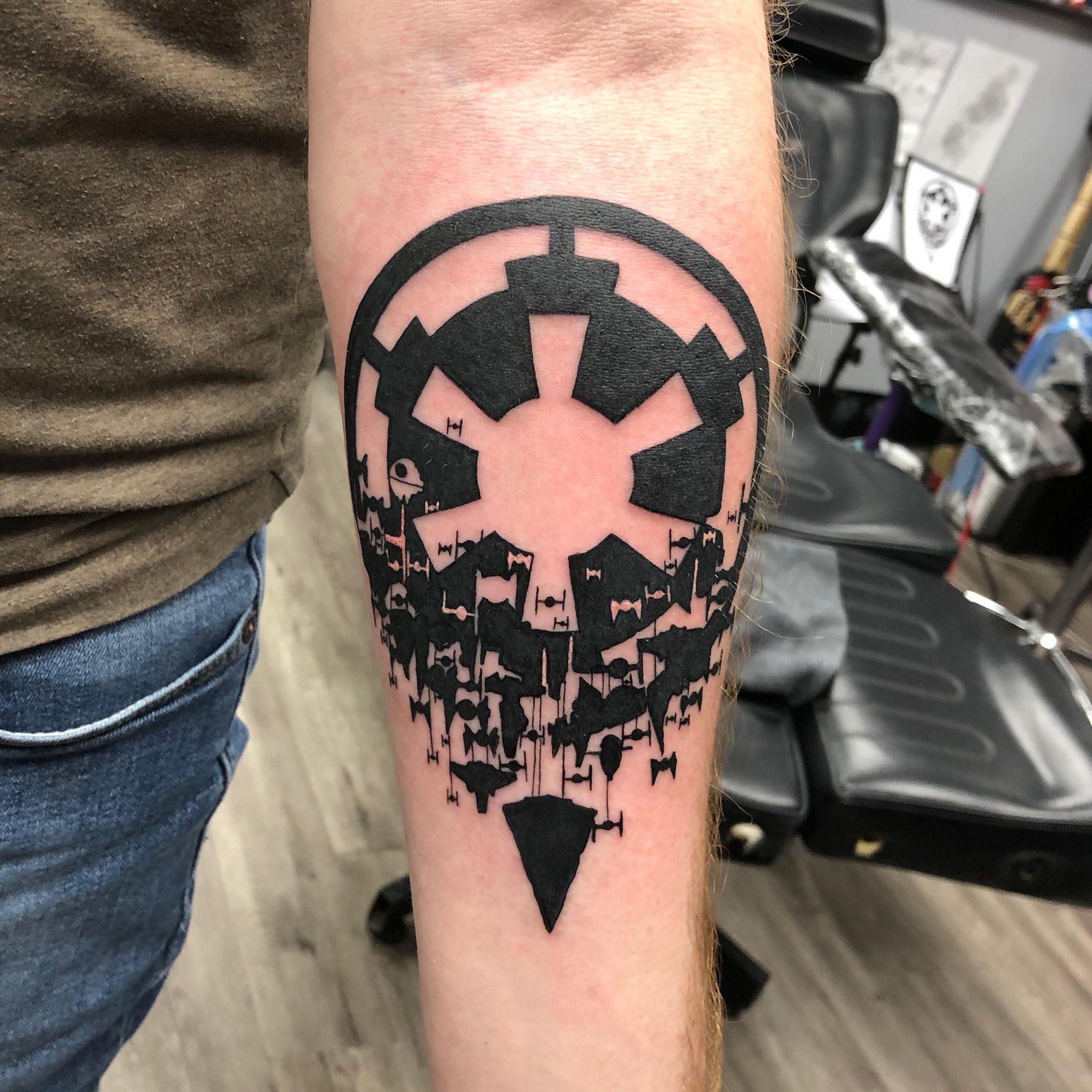 Amanda Scipioni On Twitter: "#Starwars Tattoo I Did Yesterday! So Fun 🤩🤩 #Galacticempire #Thedarkside #Sith #Theforceisstrong #Ottawa #Ottawatattoos @Starwars Https://T.co/Guvabm7Rzo" / Twitter 2048_x_2048_jpg