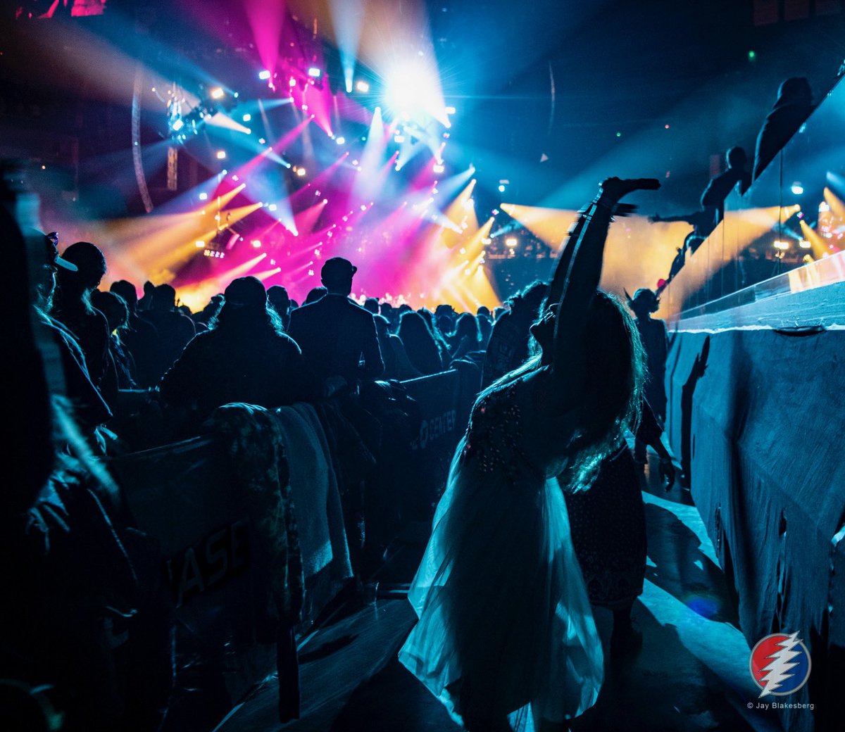Uzivatel Dead Company Na Twitteru Fill Your Living Room With Balloons Because Tonight We Roll Away Into 2020 With A Rebroadcast Of Our Most Recent Nye Show In San Francisco