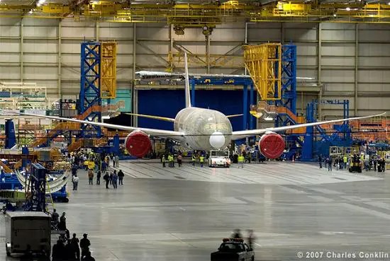 Sale de la planta el ejemplar del 787 Dreamliner que se utilizar&aacute; para pr