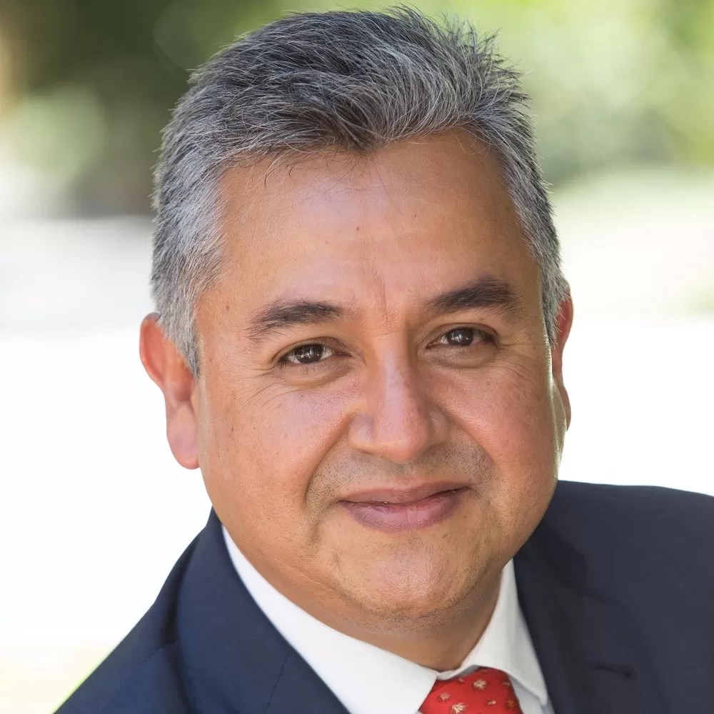 Zoom nombra a Rogelio Rocha como director para México