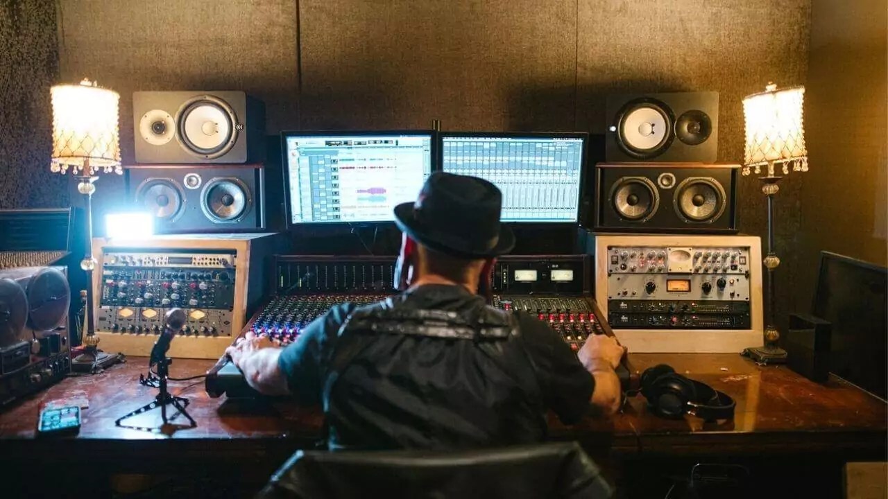 10 Best Laptops For FL Studio in 2024 - PCVenus (2025)