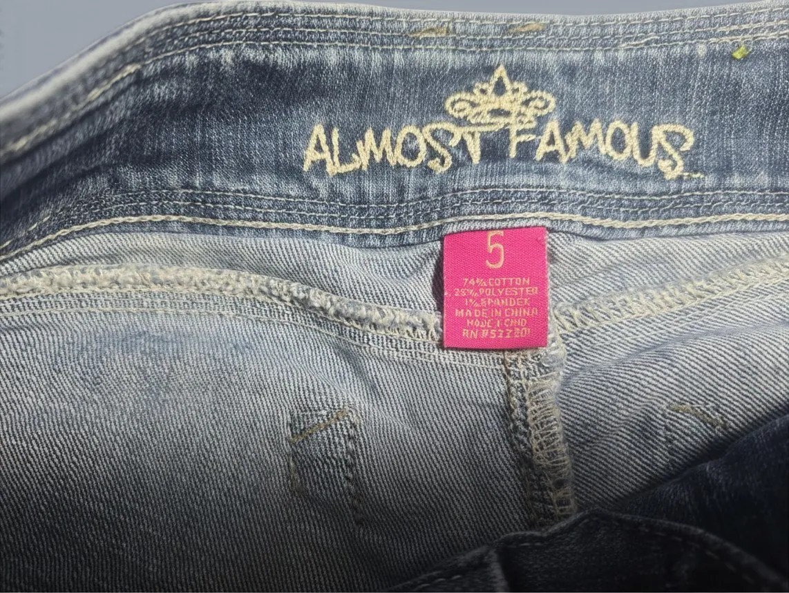 Almost Famous Y2K Low Rise Bootcut Jeans Size 5 Embroidered Back Pocket Distressed image 3