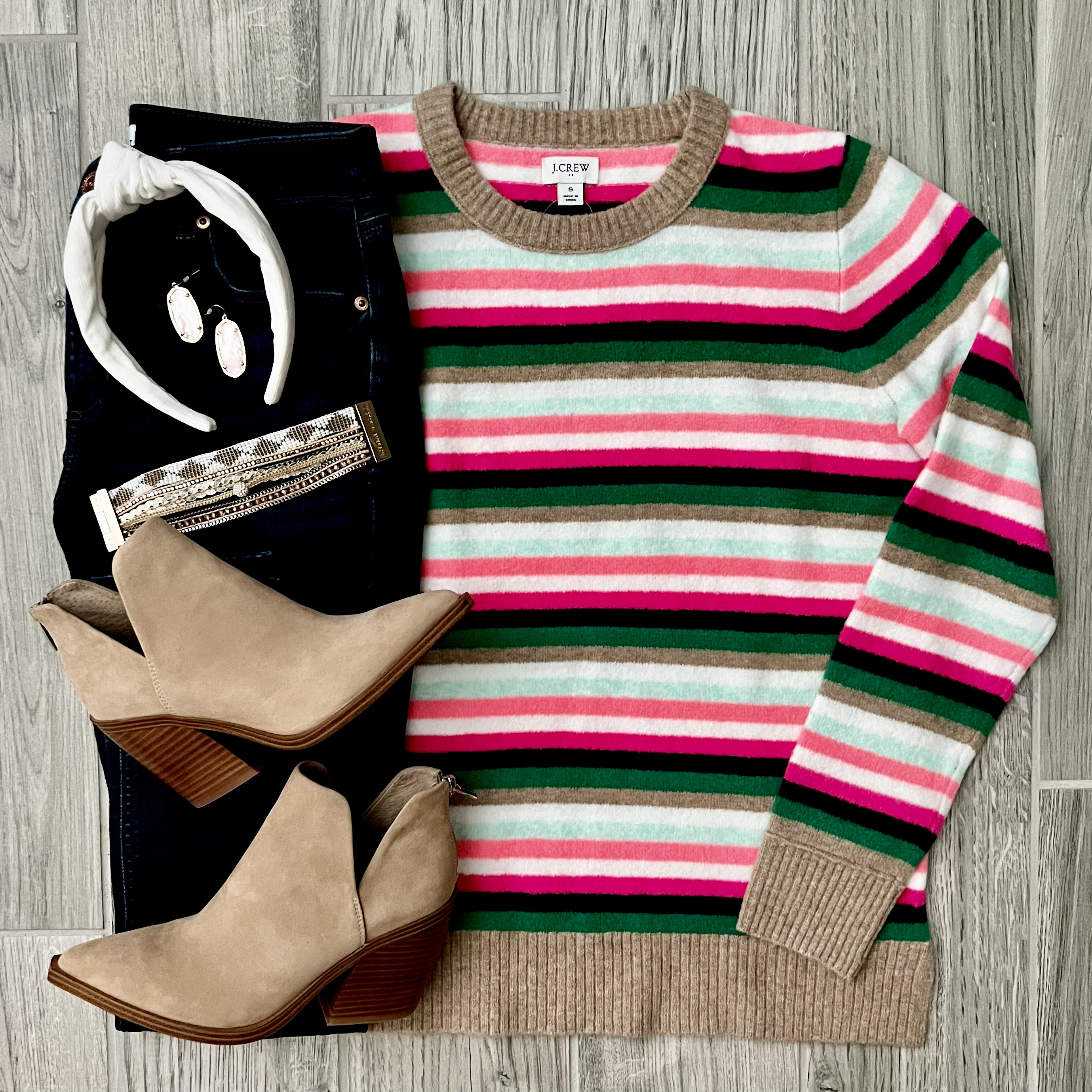 Casual Style: Holiday Stripes – Pearls 