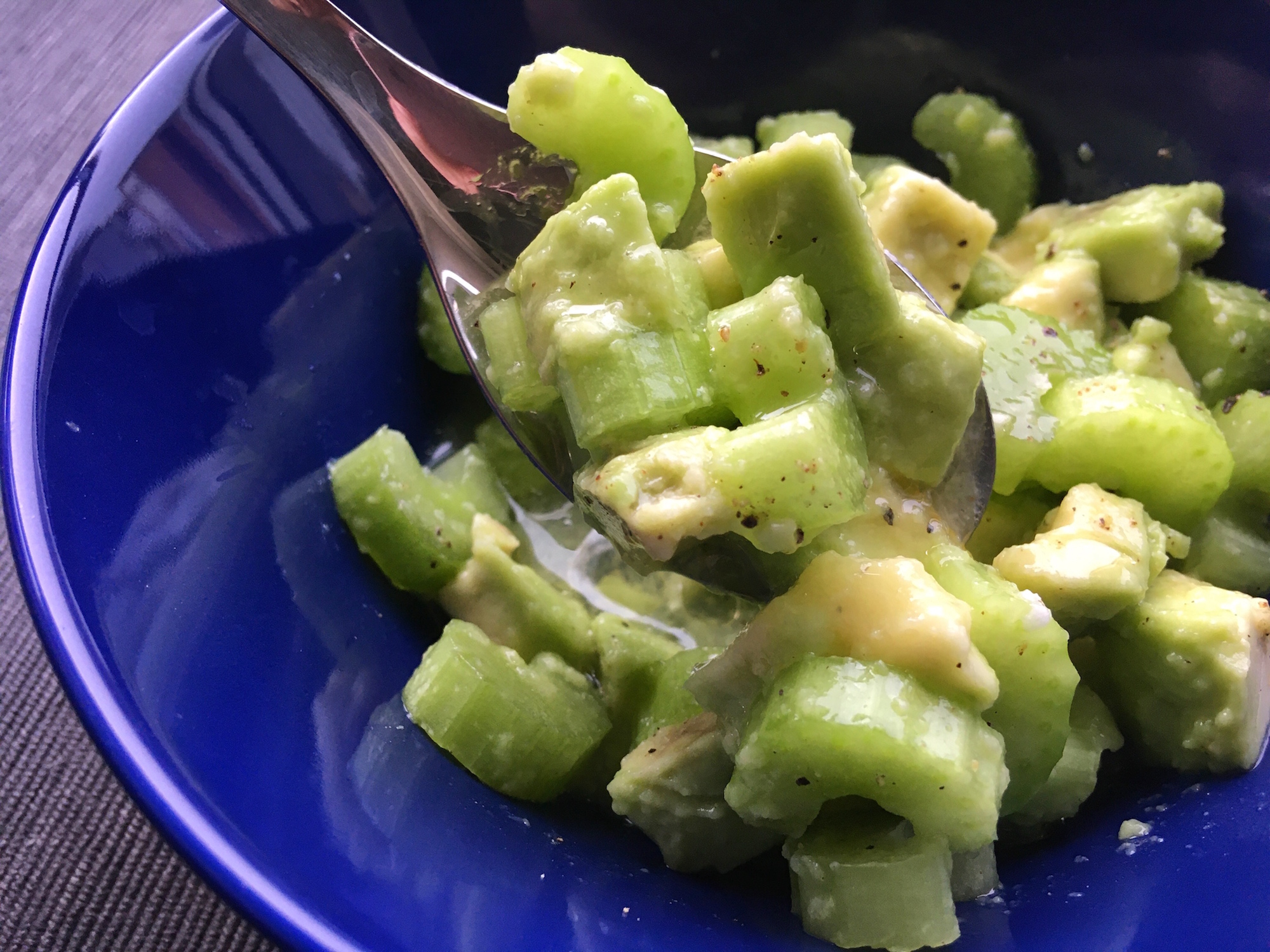 Apio palta in a blue serving bowl