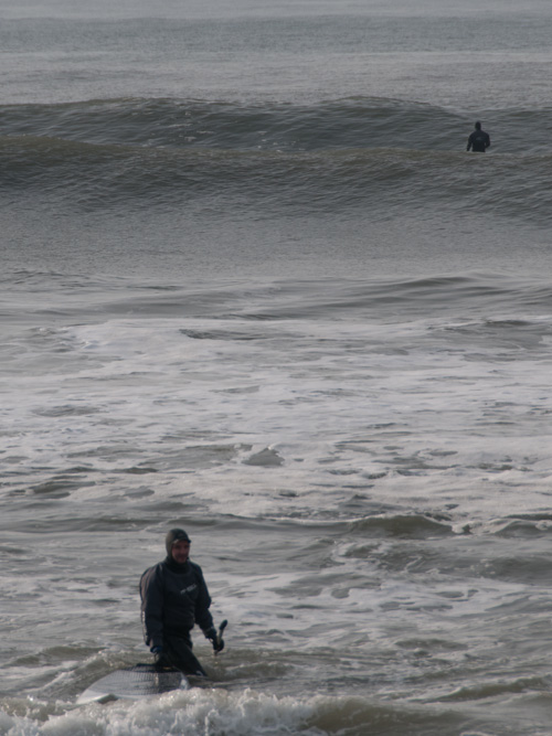 Tomas sizes up shorebreak-500