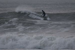 Joe rips up a wave-500