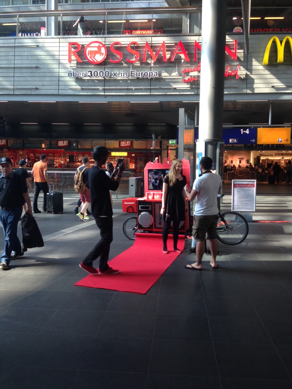 Lenovo Promotion Lastenrad #LenovoIFA am Hauptbahnhof
