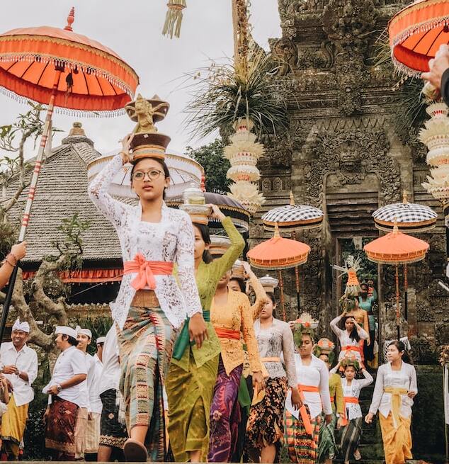 Bagaimana keragaman budaya dan agama yang ada di lingkungan kalian? Bagaimana keragaman budaya dan agama yang ada di lingkungan kalian?