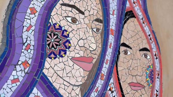 Kuska: el colectivo que hace arte con cerámica rota 4 Mural de mosaico elaborado con fragmentos de cerámica y azulejos de colores por el colectivo Kuska