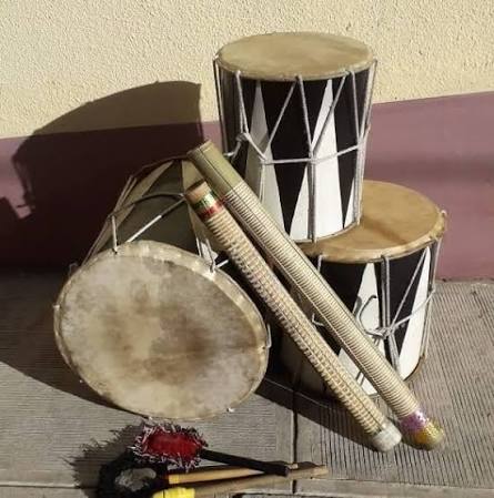 Saya afroboliviana: historia del ritmo que se negó a callar 5 Instrumentos de percusión de la saya afroboliviana