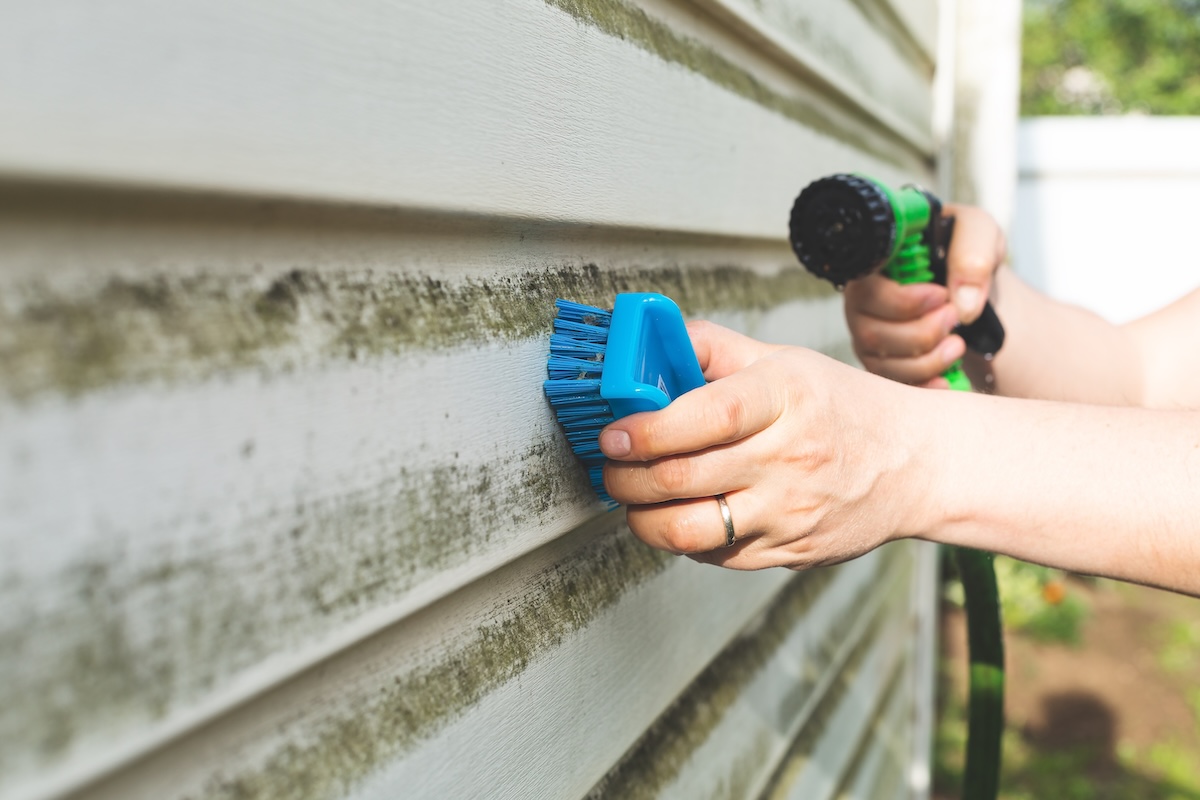 How to clean vinyl siding in 7 simple steps?