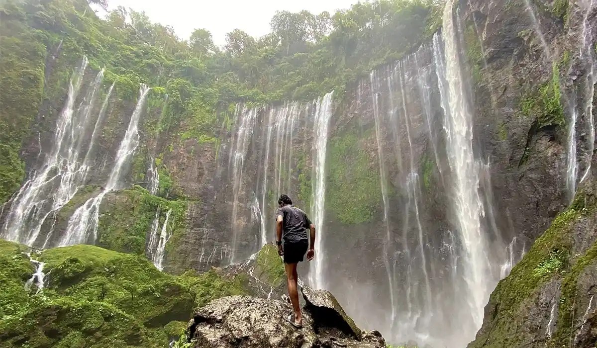 Misteri dan Keindahan Air Terjun Tumpak Sewu di Lumajang