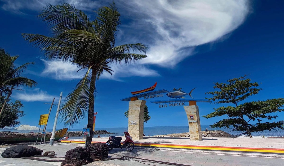Menikmati Liburan Santai di Pantai Taplau Padang
