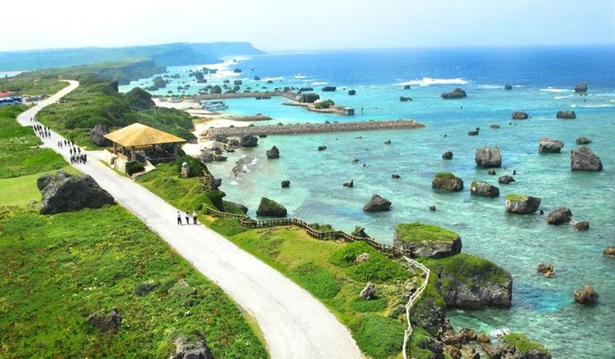 Okinawa: Surga Pantai Biru Toska Dengan Budaya dan Atraksi Wisata