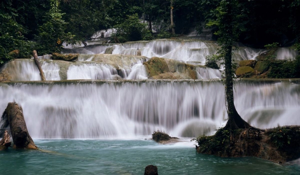 Pesona-Air-Terjun-Moramo,-Permata-Alam-di-Sulawesi-Tenggara