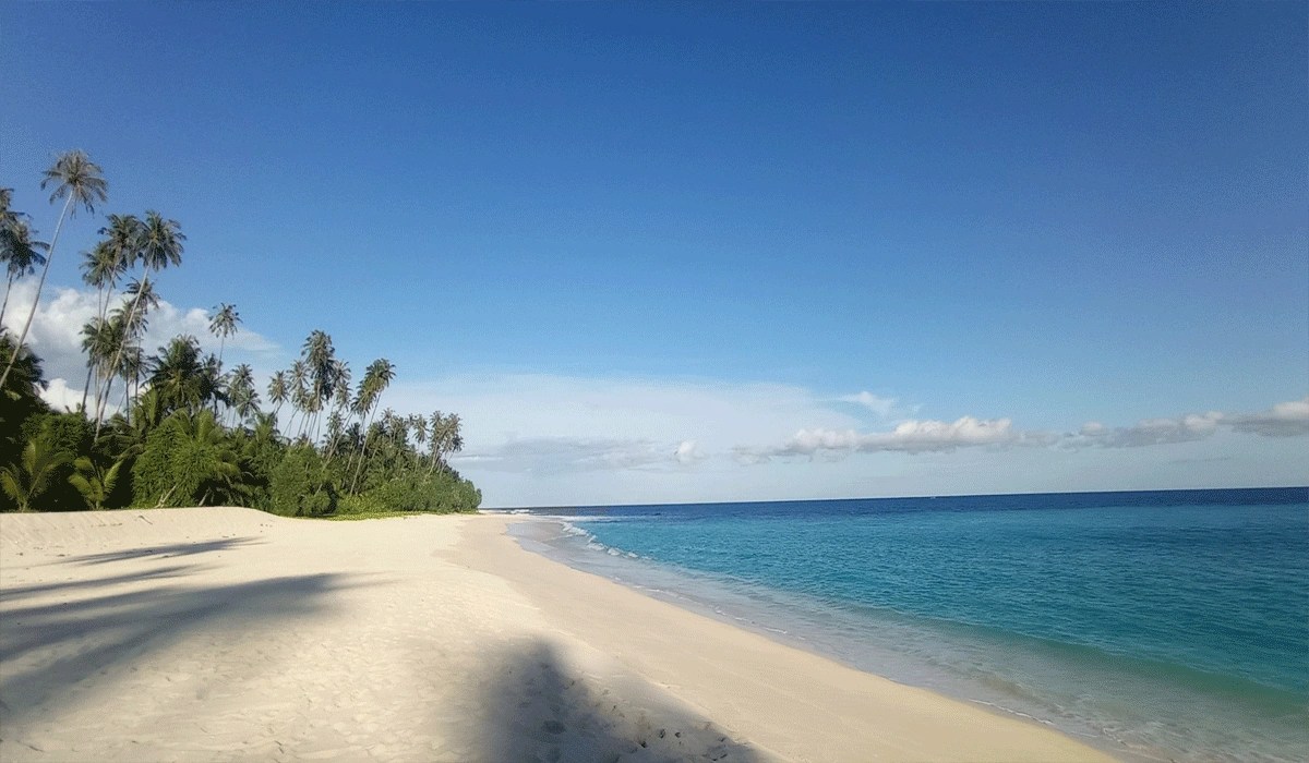 Menikmati Keindahan Dan Kehangatan Pantai Pasir Tinggi Simeulue Aceh