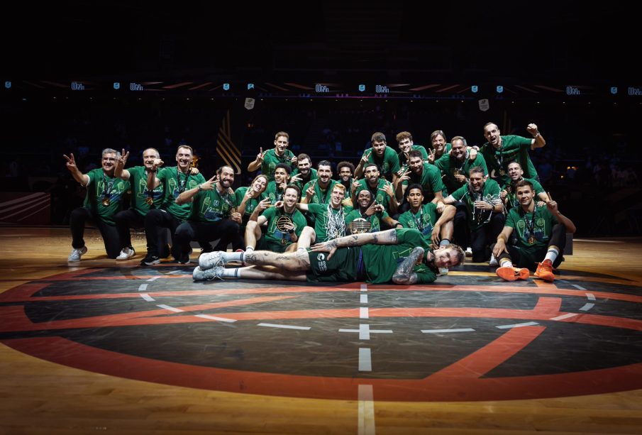 Unicaja celebrando la Copa Intercontinental 2025. | @unicajaCB