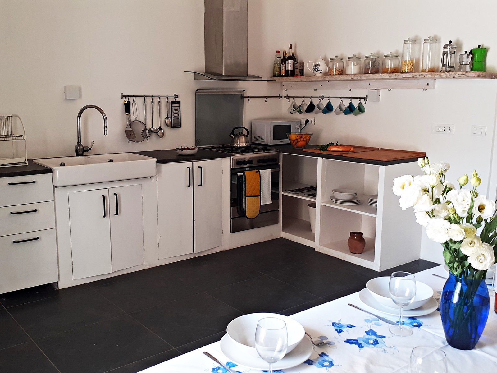 La lanterna kitchen