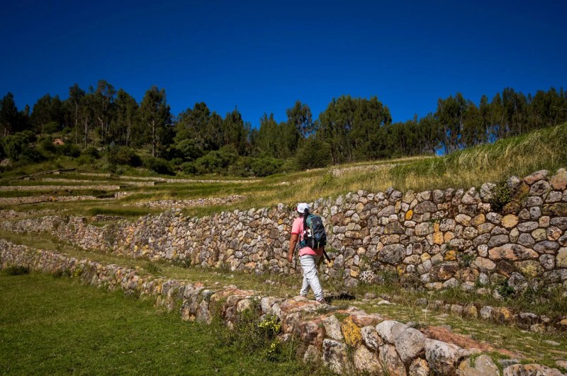 Trekking to Inkilltambo