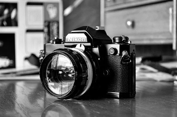 Make sure you capture every moment of your special day by leaving disposable . Video Tries to Explain Film Photography to Modern Kids