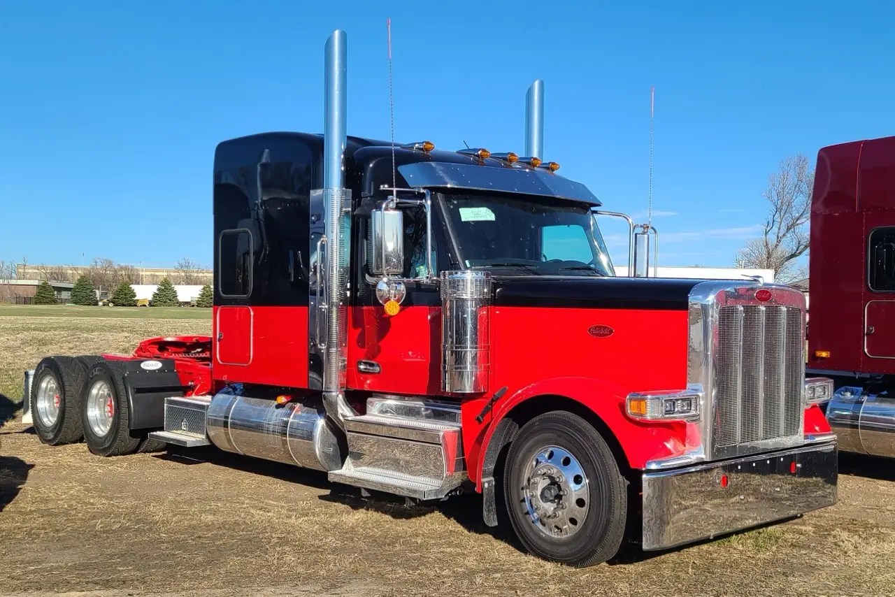 2027 Peterbilt 589 - Q6006 - Peterbilt of Sioux Falls