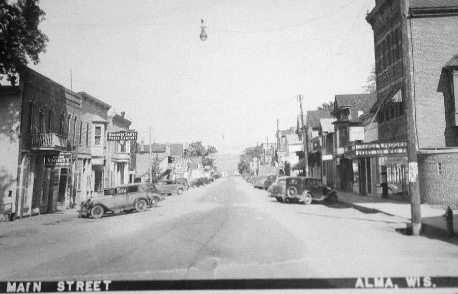 Historical Wisconsin Main Street Postcard views