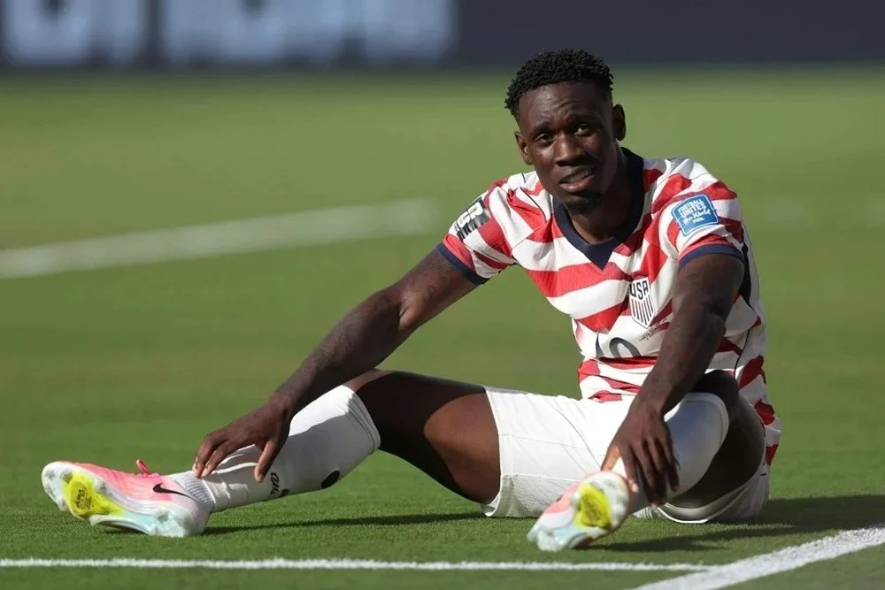 Folarin Balogun : pourquoi l&rsquo;annulation de son carton rouge fait tant parler