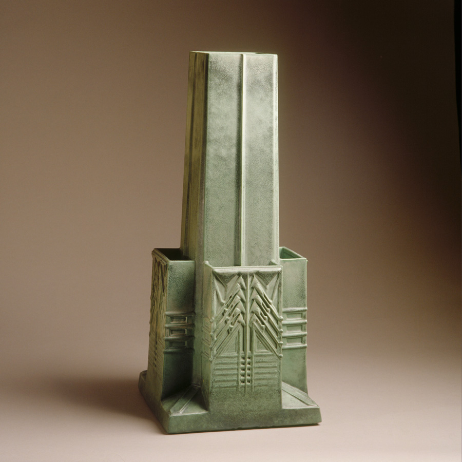 Frank Lloyd Wright vase for Teco Pottery USA ca. 1909 (photograph: John Toomey Gallery, Illinois, USA)