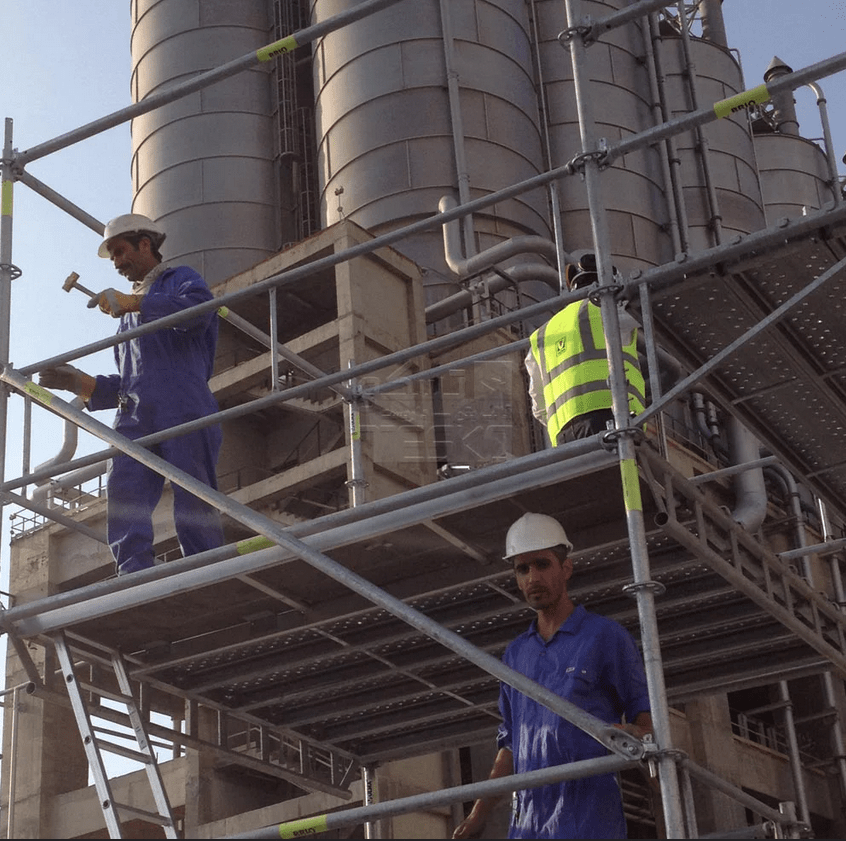 اعتصاب کارگران صنعت نفت، گاز و پتروشیمی؛ داربست‌بندان در خط حمله