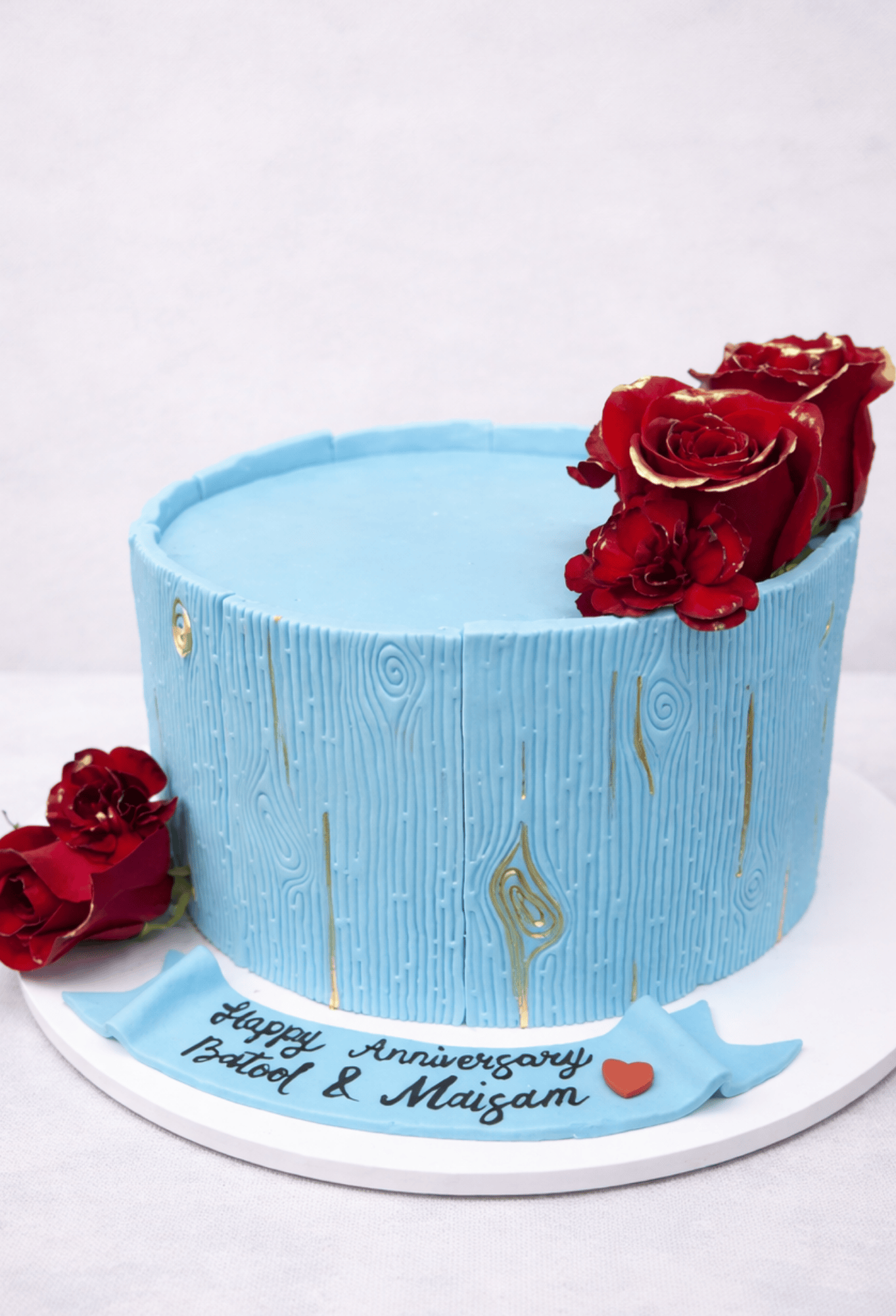 Classic anniversary cake by Pheystry