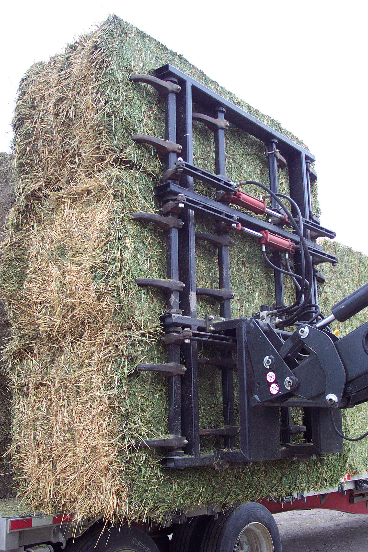 Agricultural equipment dedicated to round bales (harvesting, handling, feeding) is more widespread. Bale Grab Phiber Manufacturing