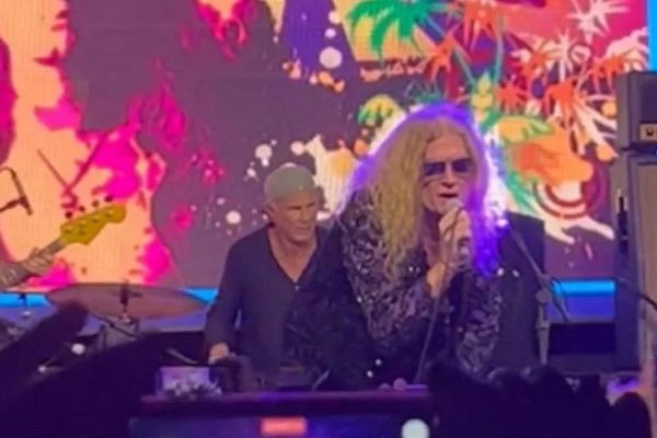 Chad Smith des Red Hot Chili Peppers a rejoint Glenn Hughes pour jouer des classiques de Deep Purple