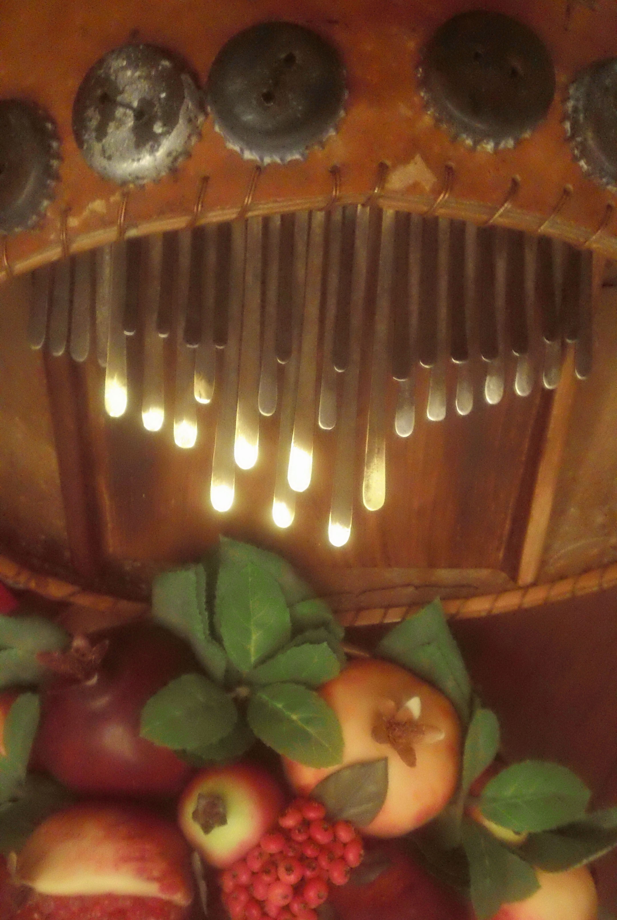 Njari in deze (gourd)