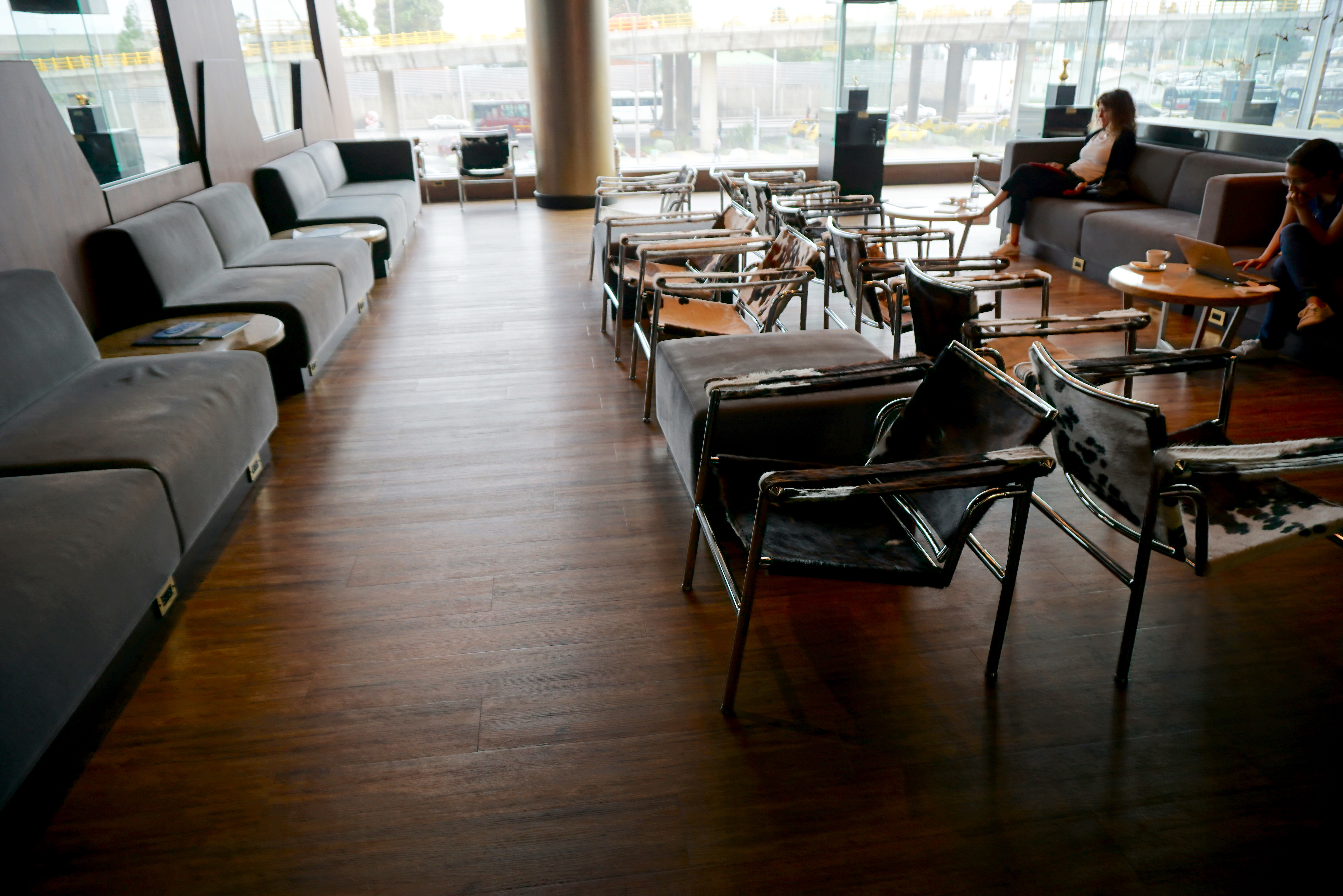 Review El Dorado Lounge Bogota