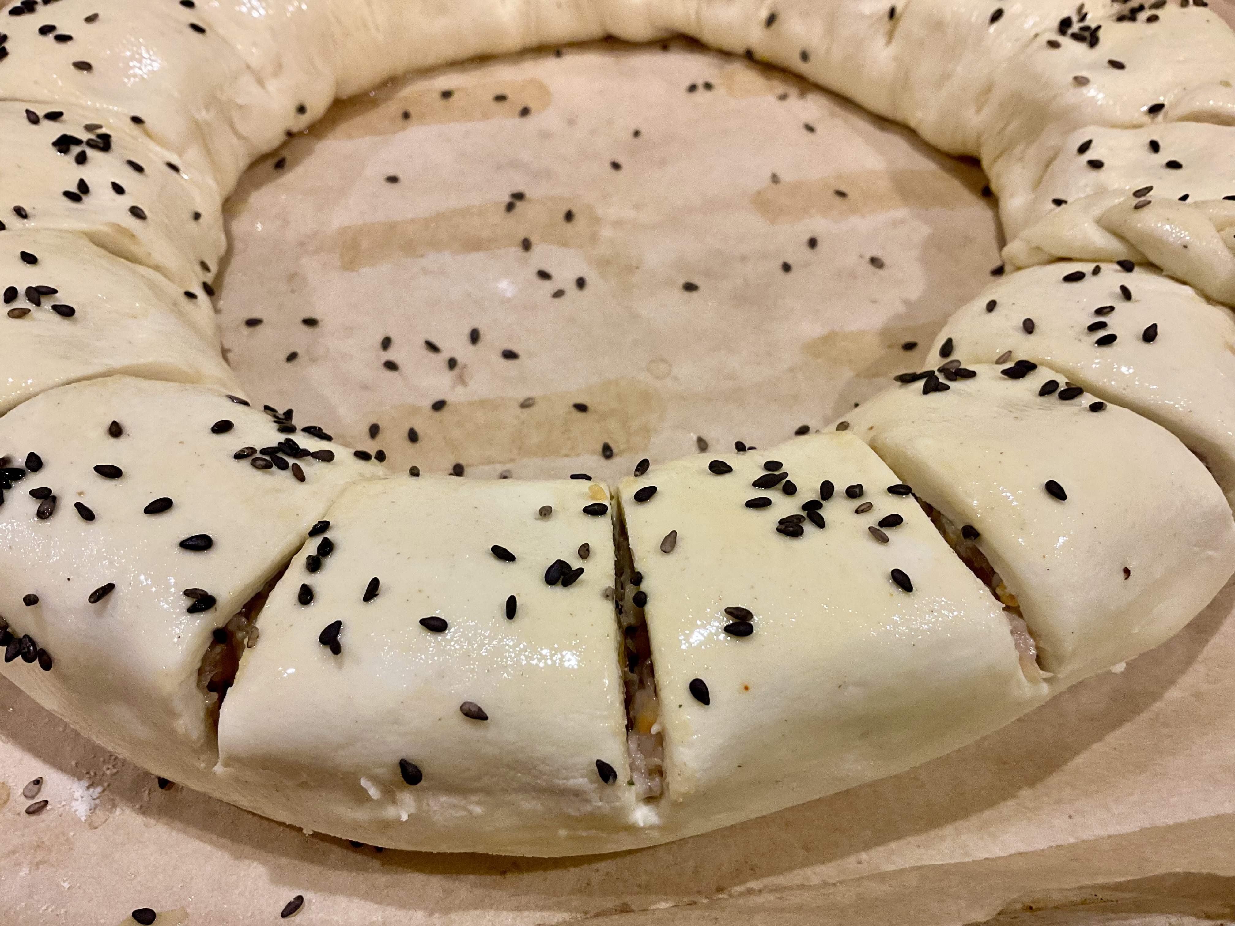 Sausage, sausagemeat, sausage roll, sausage rolls, party, buffet, pastry, festive, Xmas, Christmas, ring, baking, food, foodie, recipe, surrey