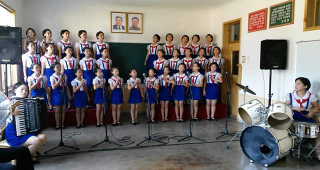 See more ideas about sahabat, ulzzang, foto sahabat. 9 Fakta Unik dan Lucu Seputar Korea Utara