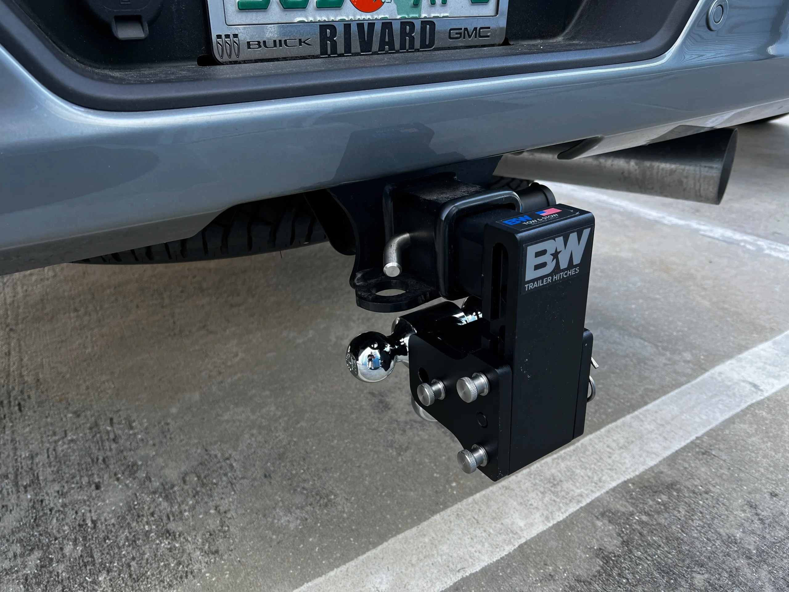 B&W trailer hitch installed.