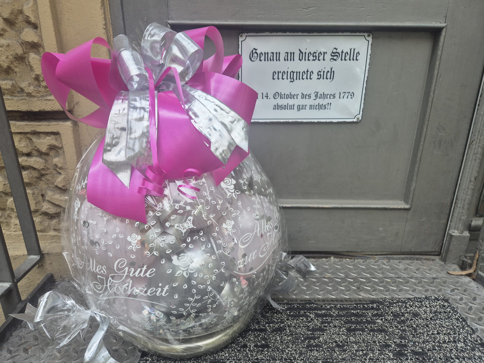 Ballonverpackung vor Phoenix Ballons