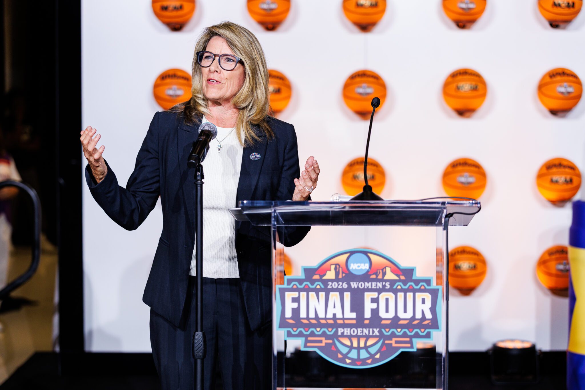 2026 NCAA WOMEN S FINAL FOUR COUNTDOWN CLOCK UNVEILED AT PHOENIX SKY IMG 2409 2048x1365 