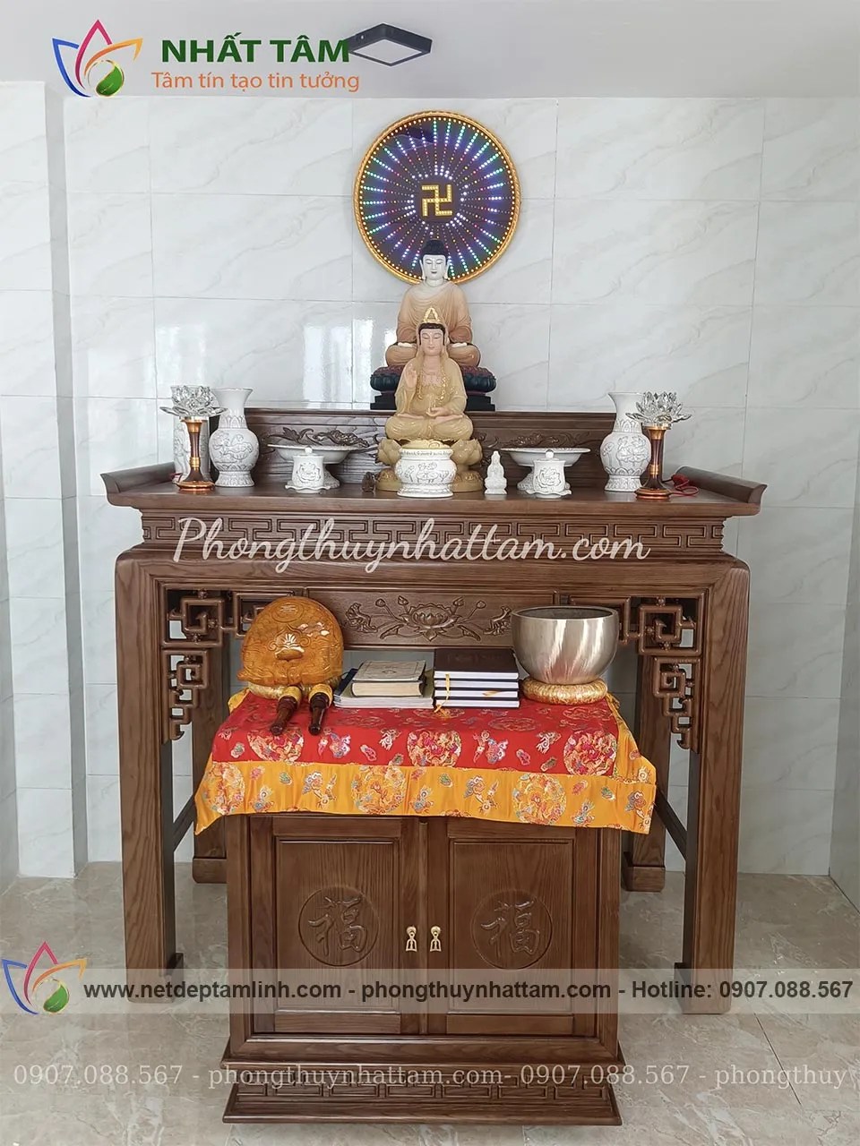 mẫu phòng khách có bàn thờ
