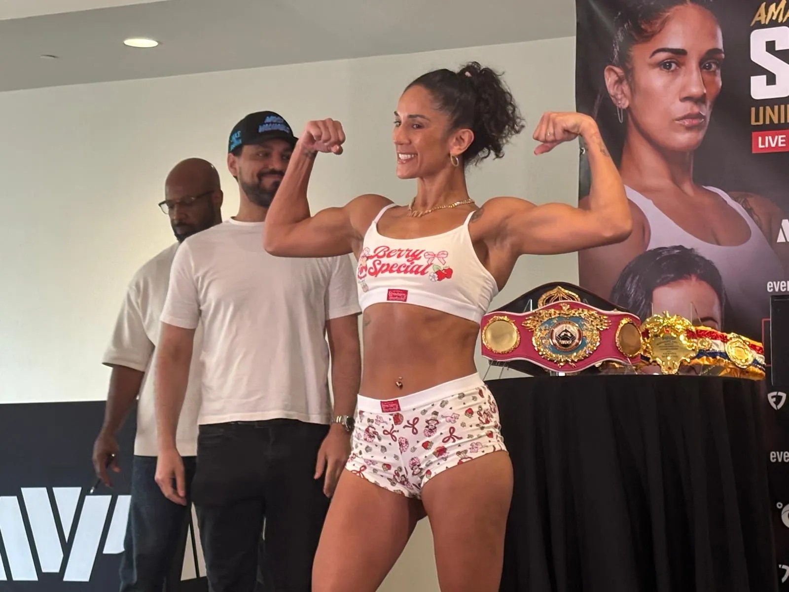 Amanda Serrano's Featherweight Title Defense: Reina Tellez's Weight Struggle (2026)