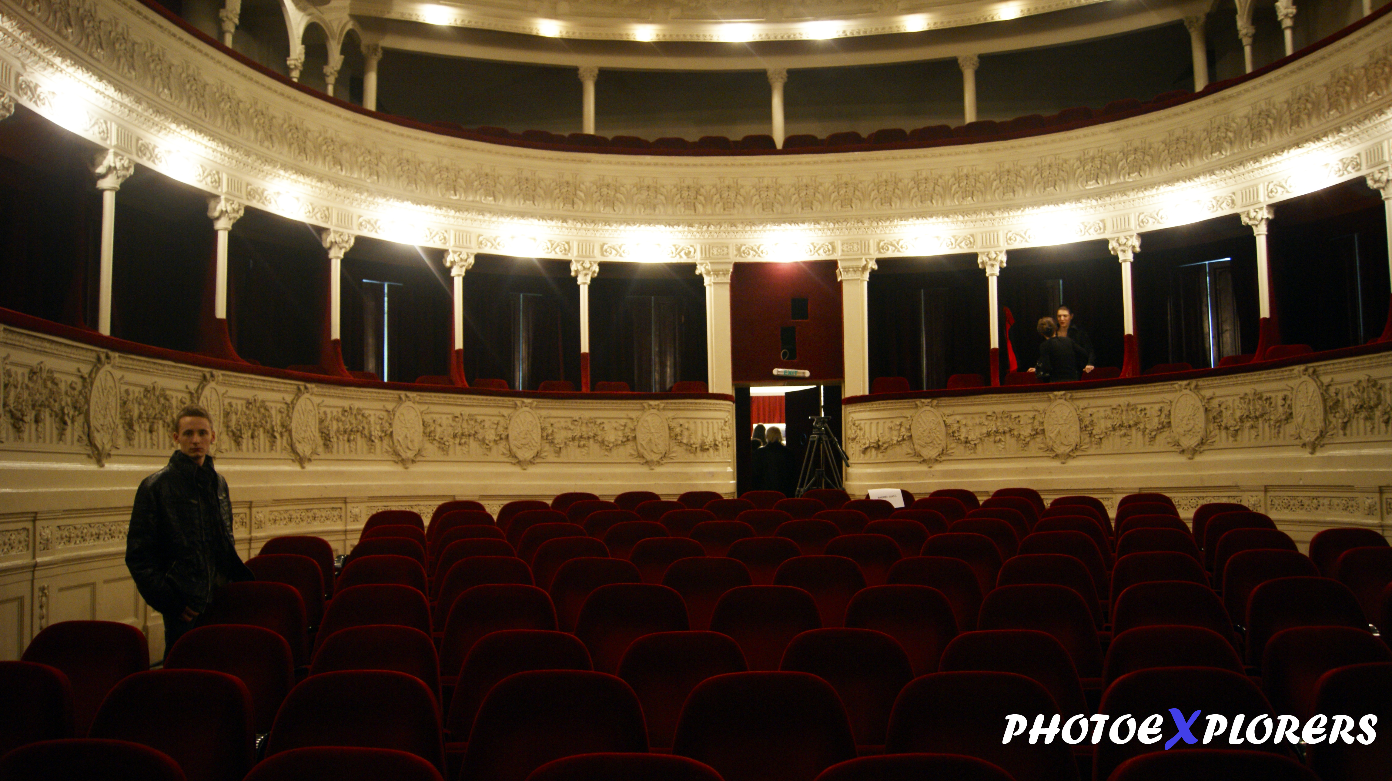 Sala majestic este una dintre cele mai elegante săli de teatru din bucureşti şi . Teatrul Odeon Photoexplorers Descopera Orasul