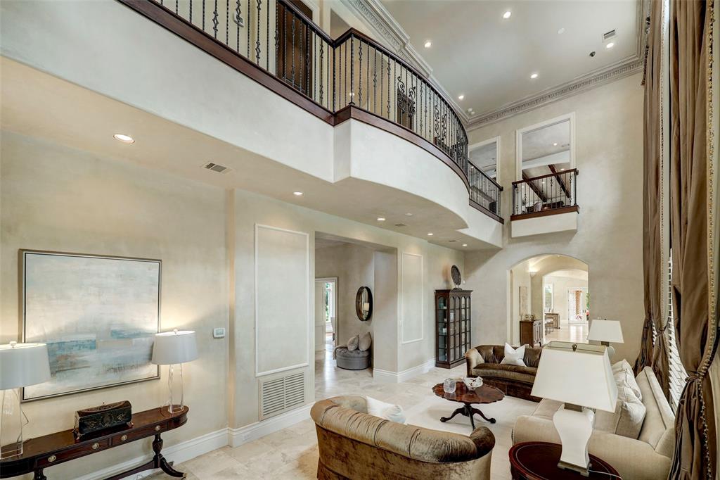 15 E Rivercrest Dr Houston Tx 77042 Har